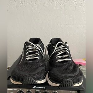 Altra Torin 5 Women’s 9. Great upper. Lots of sole life.